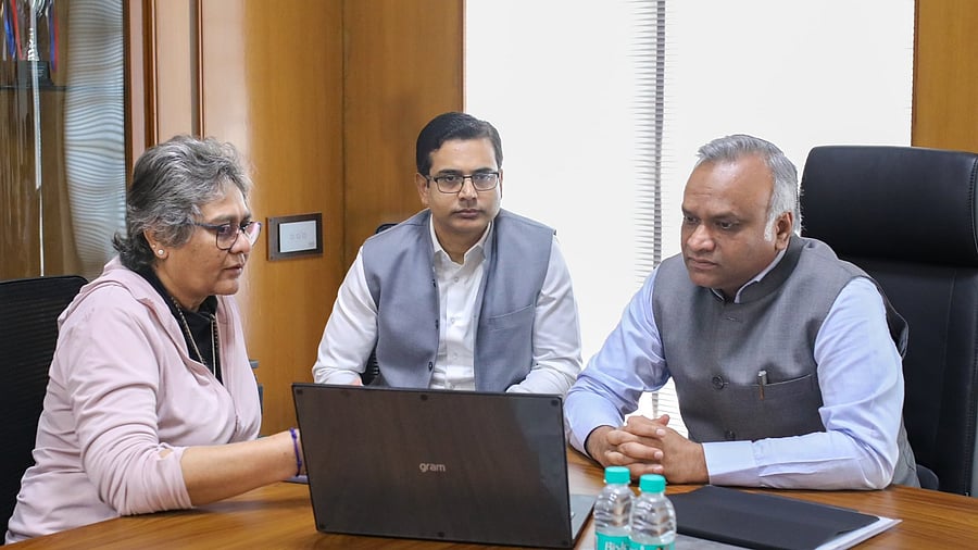 <div class="paragraphs"><p>Panchayat Raj and IT/BT Minister Priyank Kharge held talks with Chennai-based deep-tech startup Aeronero and discussed its air-to-water technology.  </p></div>