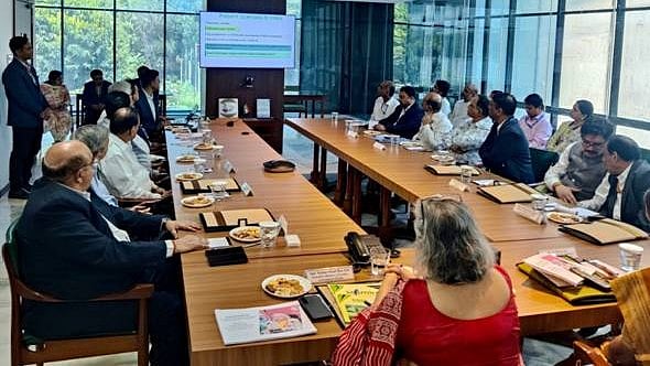 <div class="paragraphs"><p>Neelam Shami Rao, Secretary, Ministry of Textiles reviews activities of Textile Institutions, Export Councils, and Research Associations in Mumbai </p></div>