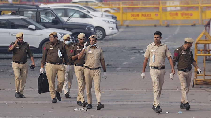 <div class="paragraphs"><p>Police personnel search for evidence in the premises of Sri Digambar Jain Lal temple in the aftermath of a blast in the area, opposite Red Fort, in New Delhi.</p></div>