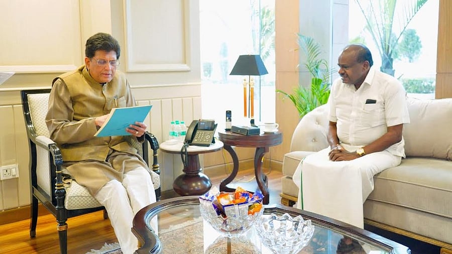 <div class="paragraphs"><p>Union Minister for Steel and Heavy Industries H D Kumaraswamy met Union Commerce Minister Piyush Goyal at Delhi on Thursday.</p></div>
