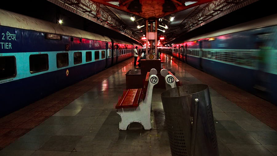 <div class="paragraphs"><p>A representative image of a railway station.</p></div>