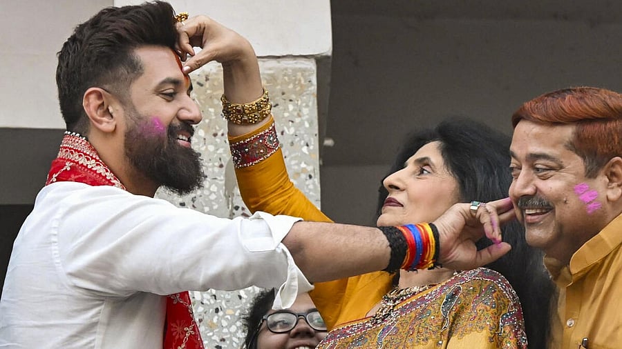 <div class="paragraphs"><p>Union Minister and Lok Janshakti Party (Ram Vilas) chief Chirag Paswan celebrates with his mother Reena Paswan after NDA's victory in Bihar Assembly elections</p></div>