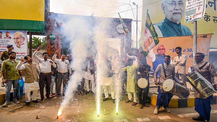 <div class="paragraphs"><p>JDU supporters celebrate their victory </p></div>