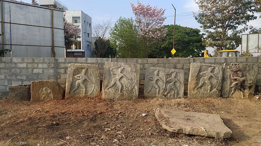 The dire state of hero stones found in Kurudu Sonnenahalli near Medahalli (off the Hoskote highway) Bengaluru.