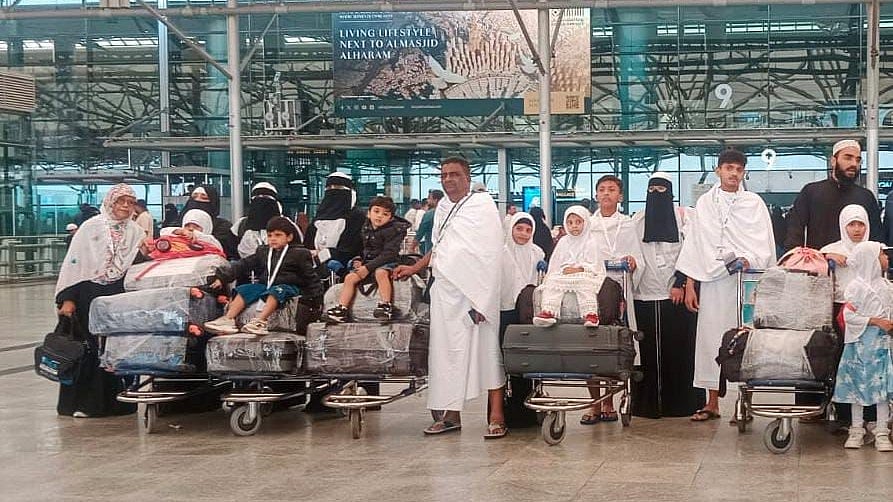 <div class="paragraphs"><p>Naseeruddin and 18 family members later lose their lives in a bus fire accident in Saudi Arabia.</p></div>