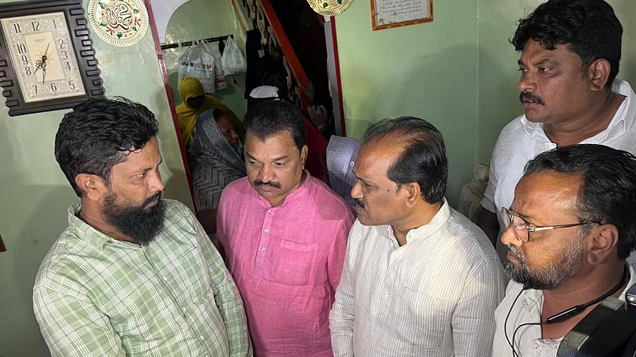 <div class="paragraphs"><p>MLA Prasad Abbayya visits family to console them in Hubballi. </p></div>