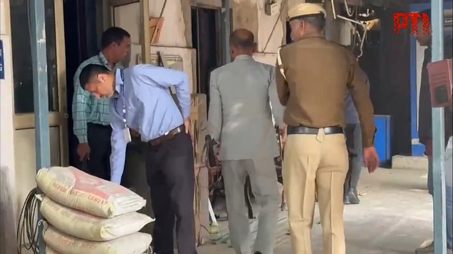 <div class="paragraphs"><p>Visuals from the court</p></div>