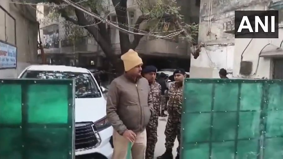 <div class="paragraphs"><p>Red Fort blast case: ED conducts raids in Al-Falah University office in Delhi and 24 other locations</p></div>