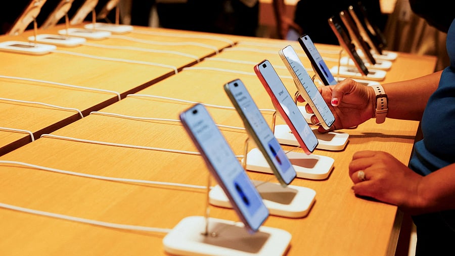 <div class="paragraphs"><p> A person holds an Apple iPhone</p></div>