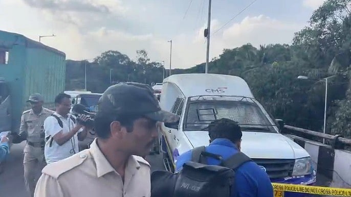 <div class="paragraphs"><p>Police officers launching an investigation.</p></div>