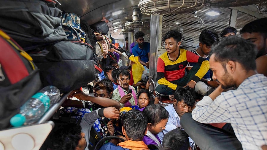 <div class="paragraphs"><p>Overcrowded train in Prayagraj.</p></div>
