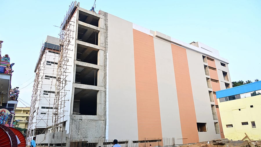 <div class="paragraphs"><p>The new market will host local fruit and flower vendors on the ground floor, while the first to fifth floors have been developed in a modern mall style. </p></div>