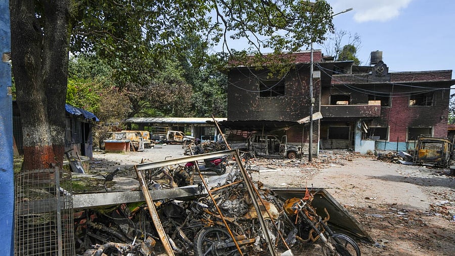 <div class="paragraphs"><p>Curfew re-imposed in Nepal's Bara district after flare-ups between Gen Z, loyalists </p></div>