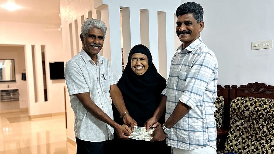 <div class="paragraphs"><p>Ishaq Pookottil and his brother Ayub Pookottil receiving the deposit money for contesting election from their mother Imbichi Ayisha. <br></p></div>