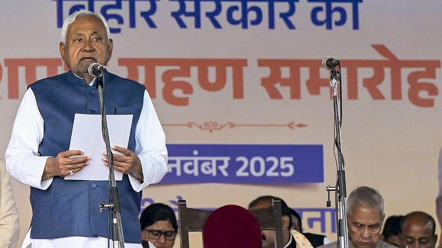 <div class="paragraphs"><p>JD(U) Leader Nitish Kumar takes oath as Chief Minister of Bihar during the swearing-in ceremony.</p></div>