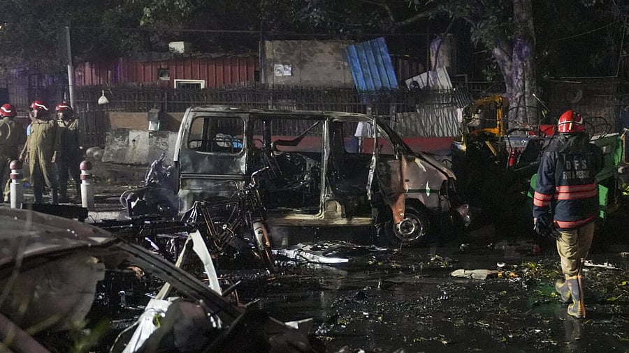 <div class="paragraphs"><p>Blast in parked car near Red Fort</p></div>