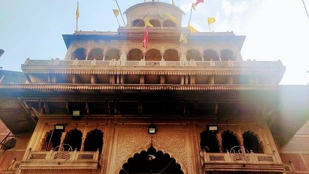 <div class="paragraphs"><p>The Banke Bihari temple.</p></div>