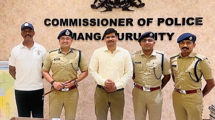 <div class="paragraphs"><p>Deputy Inspector General of Police (Kannur Range) Yathish Chandra GH, and Superintendent of Police (Kasaragod) Vijay Bharat Reddy along with commissioner of police Sudheer Kumar Reddy CH, during the meeting at Mangaluru police commissionerate office on Saturday.</p></div>