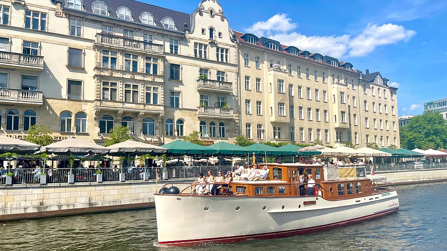 Berliners enjoying a warm day. (Photo by author)