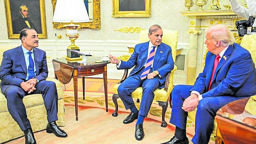 <div class="paragraphs"><p>Pakistan Prime Minister Shehbaz Sharif (centre) introduces Field Marshal Asim Munir (left) to US President Donald Trump at the White House in Washington, DC.</p></div>