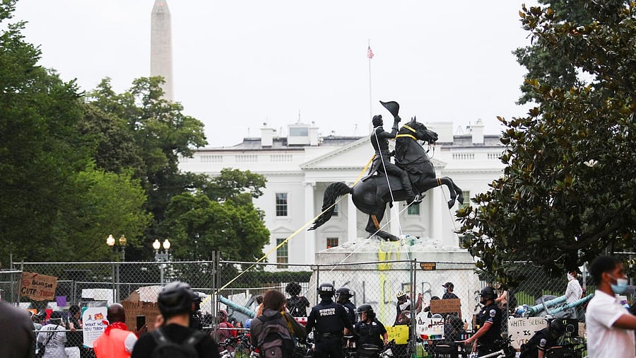 <div class="paragraphs"><p>Statue of U.S. President Andrew Jackson in front of the White House </p></div>
