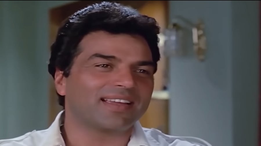 <div class="paragraphs"><p>Dharmendra in <em>Chupke Chupke</em>.</p></div>