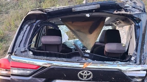 <div class="paragraphs"><p>Car accident on Jewargi bypass road: Three people including former BESCOM MD Mahantesh Bilagi have died. </p></div>