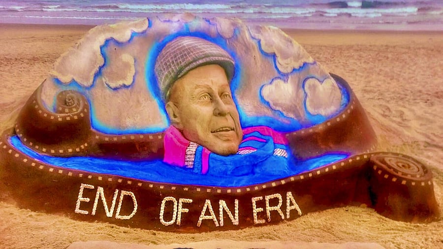 <div class="paragraphs"><p>In this image posted on Nov. 24, 2025, sand artist Sudarsan Pattnaik creats a sand sculpture to pay tribute to veteran actor Dharmendra, who passed away on Monday, at Puri beach, Odisha. </p></div>