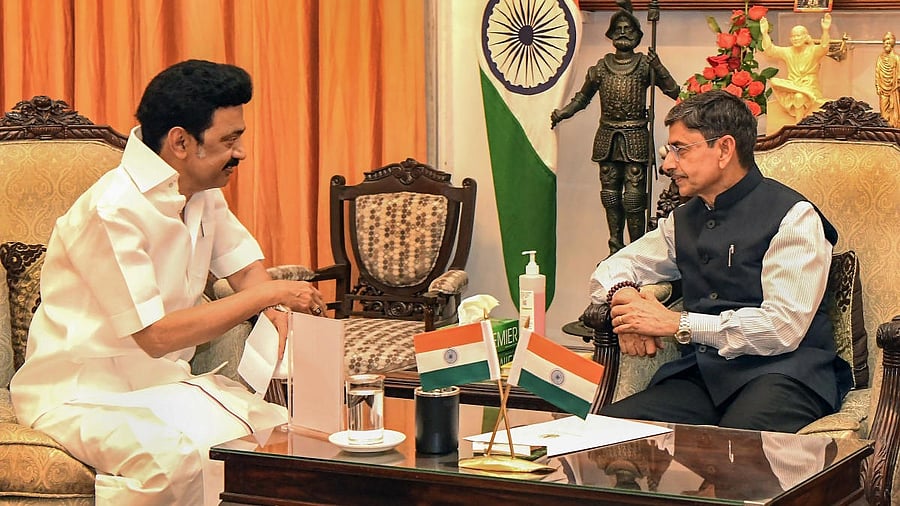 <div class="paragraphs"><p>Tamil Nadu Chief Minister MK Stalin interacts with Governor R.N. Ravi.</p></div>