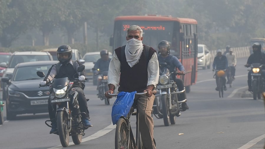 <div class="paragraphs"><p>Commuters move through smog on a cold winter morning, in New Delhi. Image for representation.&nbsp;&nbsp;</p></div>