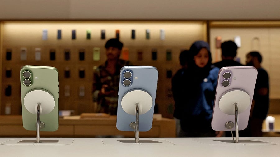 <div class="paragraphs"><p>The newly launched iPhone 17 series are displayed at an Apple store in New Delhi.</p></div>