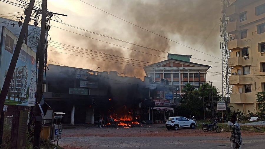 <div class="paragraphs"><p>Daba Hotel in Udupi City Municipal Council building near Canara Bank in Manipal was completely gutted after a gas cylinder exploded on Thursday evening.</p></div>