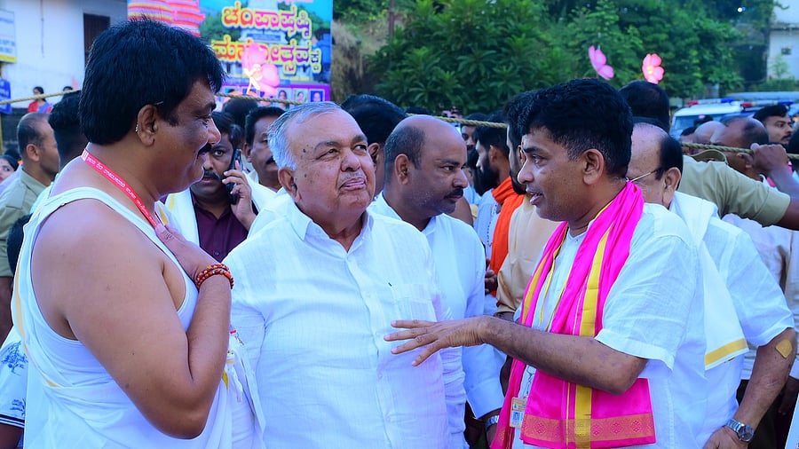 <div class="paragraphs"><p>Muzrai Minister Ramalinga Reddy visited Kukke Subrahmanya Temple and participated in Maharathotsava on Wednesday. </p></div>
