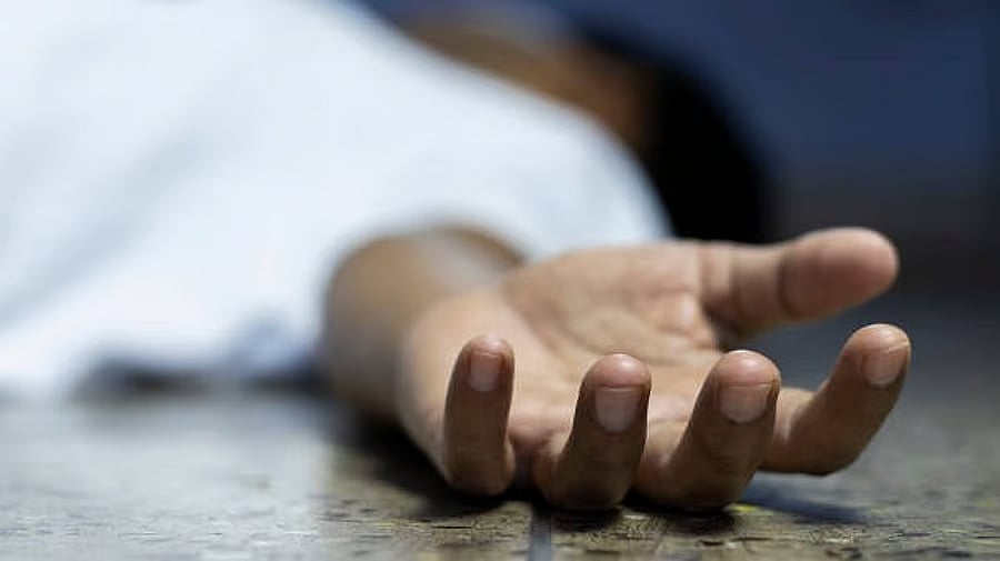 <div class="paragraphs"><p>Representative image of a corpse.</p></div>