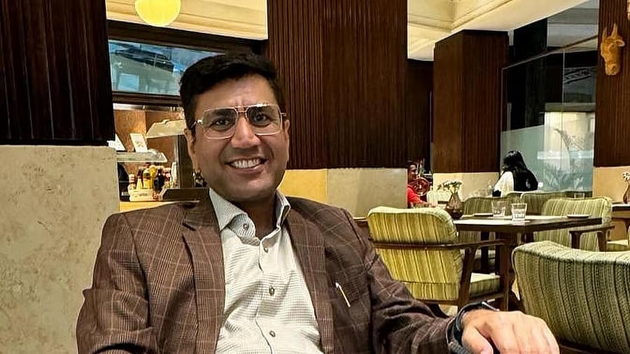 <div class="paragraphs"><p>Senior Journalist Mahesh Langa <br></p></div>