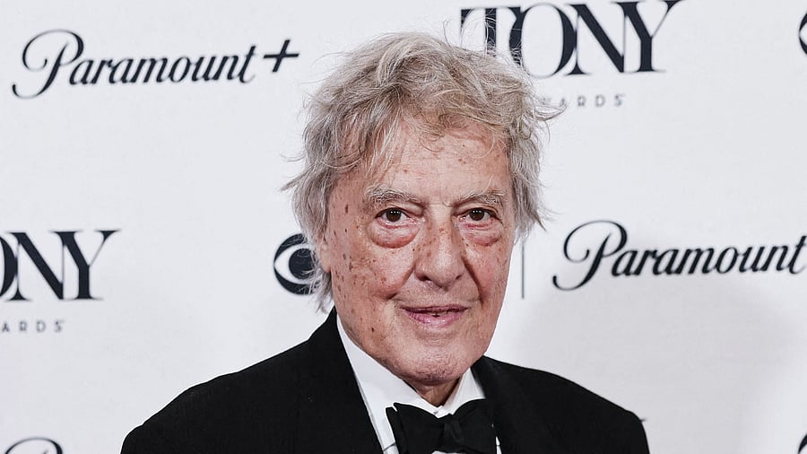 <div class="paragraphs"><p>Tom Stoppard, playwright who dazzled with verbal gymnastics, dies aged 88</p></div>