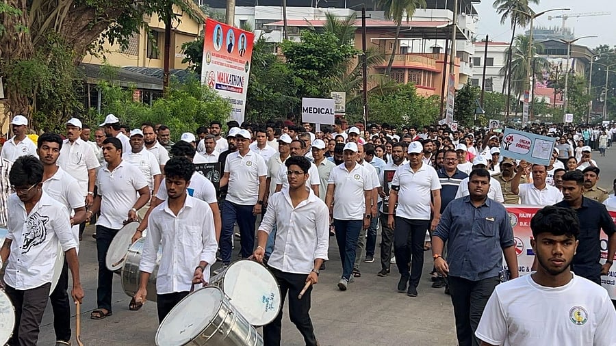<div class="paragraphs"><p>Assembly Speaker U T Khader, Minister for Health and Family Welfare Dinesh Gundu Rao, DK MP Capt Brijesh Chowta walk along with the students of affiliated colleges of Rajiv Gandhi University of Health Sciences as a part of massive walkathon, held in Mangaluru on Saturday.</p></div>