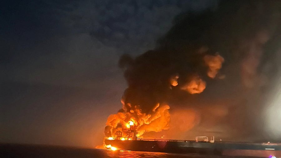 <div class="paragraphs"><p>Blasts hit sanctioned tankers off Turkey's coast, rescues underway</p><p></p></div>