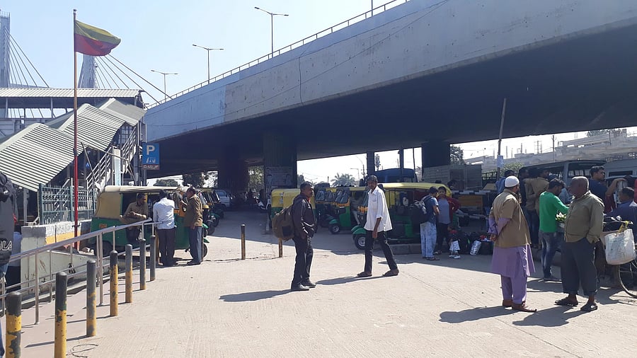 <div class="paragraphs"><p>While platforms at the KR Puram railway station remain fairly tidy, the station entrance struggles with poor upkeep amid frequent thefts and evening harassment by beggars. </p></div>