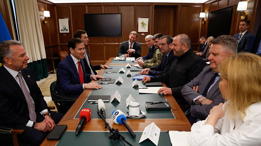 <div class="paragraphs"><p>US Secretary of State Rubio, Special Envoy Witkoff, and Jared Kushner meet with a Ukrainian delegation in Hallandale Beach</p><p></p></div>