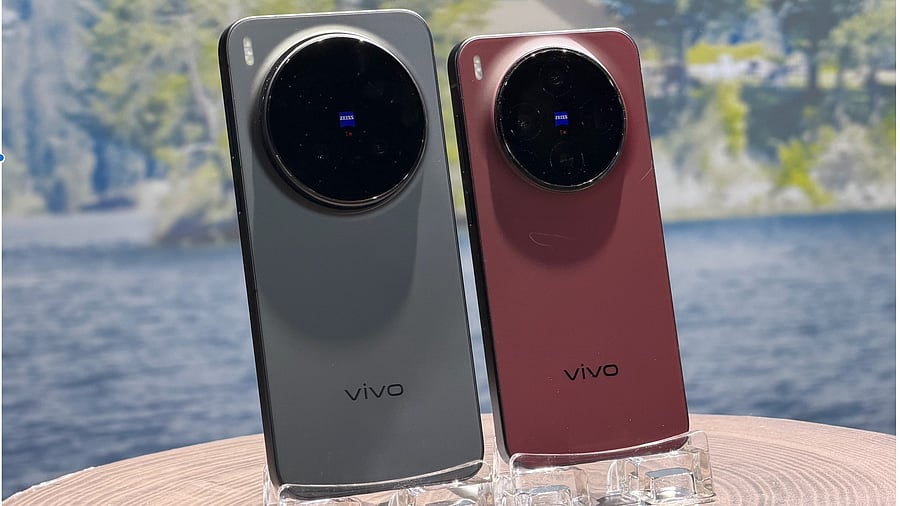 <div class="paragraphs"><p>Vivo X300 Pro Elite Black (left) and Vivo X300 Summit Red (right).</p></div>