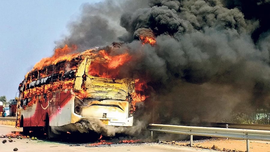 <div class="paragraphs"><p>Representative image of a bus on fire.</p></div>