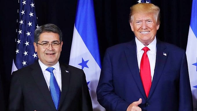<div class="paragraphs"><p>US President Donald Trump (R) and former President Juan Orlando Hernández of Honduras.</p></div>