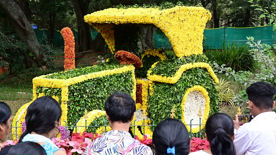 <div class="paragraphs"><p>After the 11-day show, the flowers will be used to make natural dyes. Some interesting arrangements include that of vintage cars, chariots, butterflies and elephants. </p></div>