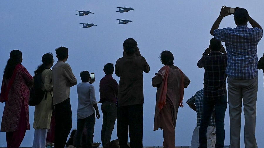 <div class="paragraphs"><p>People look at aircrafts during Operational Demonstration as part of the Navy Day celebrations, in Thiruvananthapuram, Kerala</p></div>