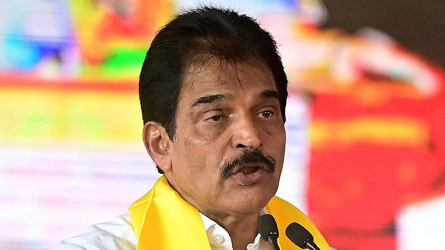 <div class="paragraphs"><p>K C Venugopal speaks at the centenary celebrations of Sri Narayana Guru's Mahasamadhi at Mangalore University campus.</p></div>