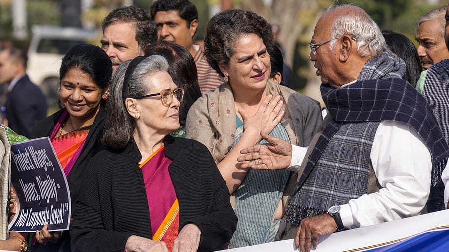 <div class="paragraphs"><p>Congress President Mallikarjun Kharge (R), party leader Sonia Gandhi (L) and party General Secretary Priyanka Gandhi Vadra during a protest at the Parliament complex, in New Delhi.</p></div>