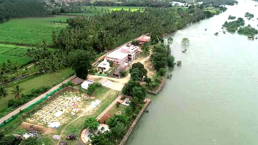 <div class="paragraphs"><p>  A view of the Cauvery River, near Bangaradoddi Canal in Srirangapatna.   </p></div>