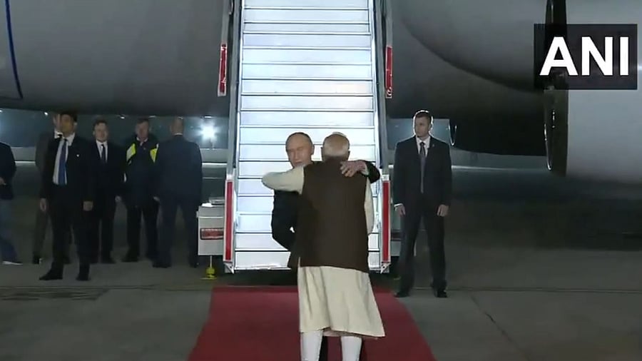 <div class="paragraphs"><p>Russian President Vladimir Putin lands in Delhi; Prime Minister Narendra Modi receives him at the airport.</p></div>