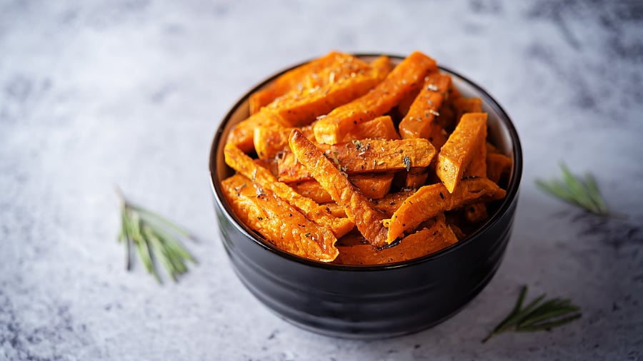 Roasted sweet potato sticks with herbs